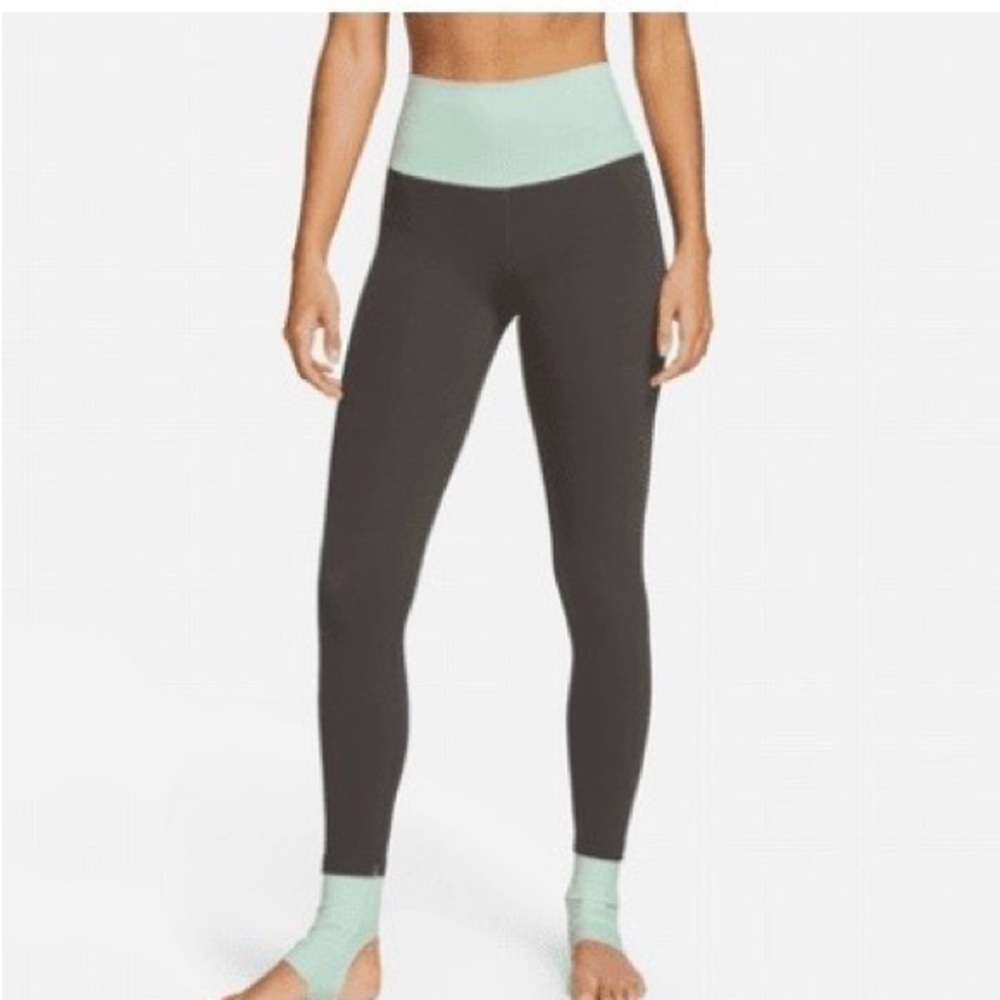 Nike Yoga Luxe Leggings